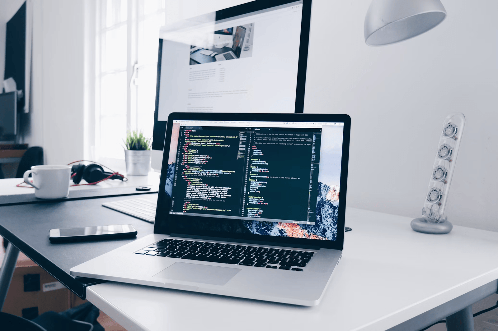 🟢 1. The Future of Web Design: Trends to Watch in 2025